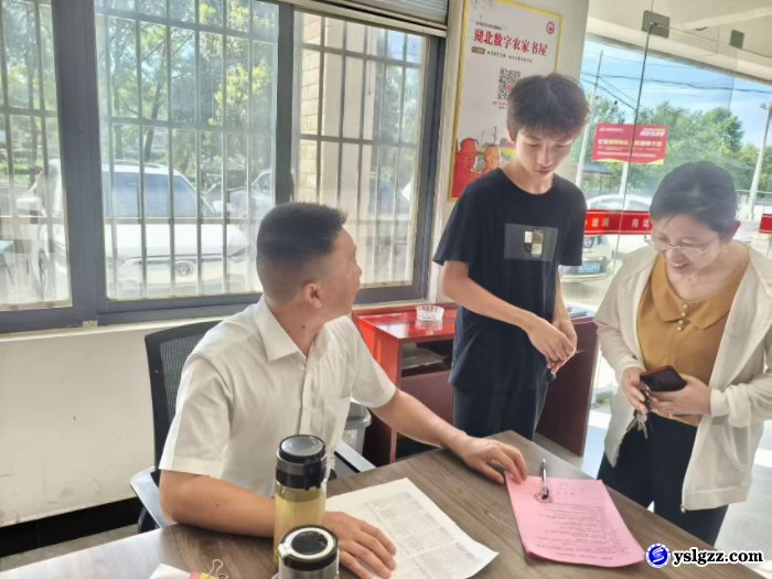 “七一”家访暖人心  深入基层践初心