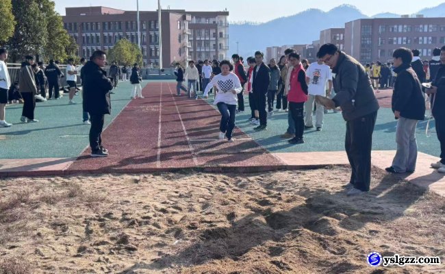 汗水诠释青春，拼搏凝聚力量