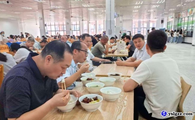 敞后厨听民意 守护舌尖安全