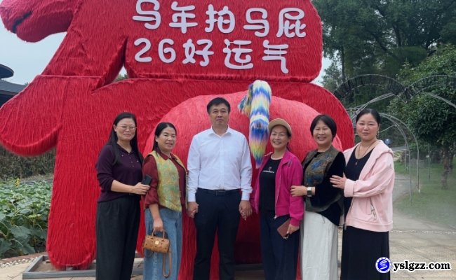 花海寻秋意 情暖敬老情